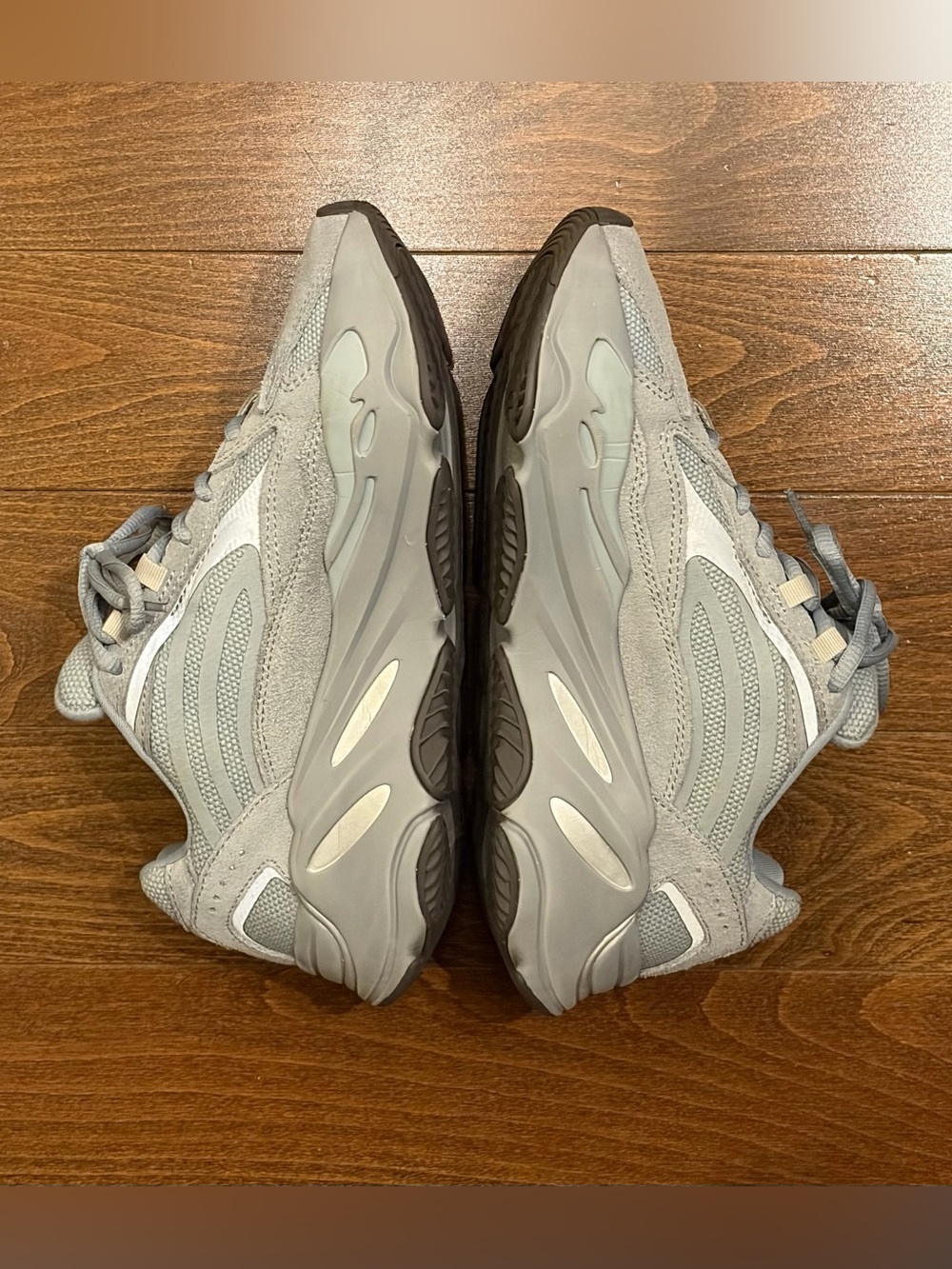 YEEZY 700 V2 Hospital Blue YOUTH US 5.5 / W US 7 - Picture 4 of 8